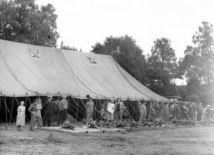 Photograph shows representatives of the armed forces (cadets maybe) and various dignitaries at a competition held at the Chipperfield Ranges.